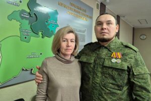 Любящим женщинам тяжело отпускать мужчин на войну…